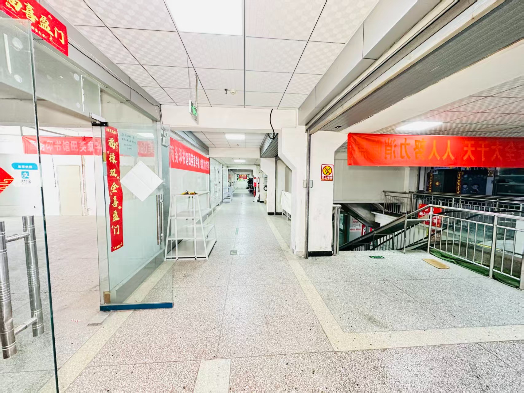 纱厂北路引入人工智能技术应用场景，推动AI与商业、零售、电商、企业服务等领域融合发展。